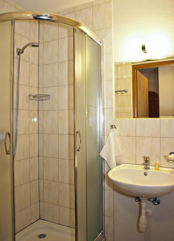 Noclegi Helvet Ustrzyki Dolne Kamer foto